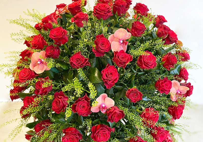 Show Your Love With 101 Roses
